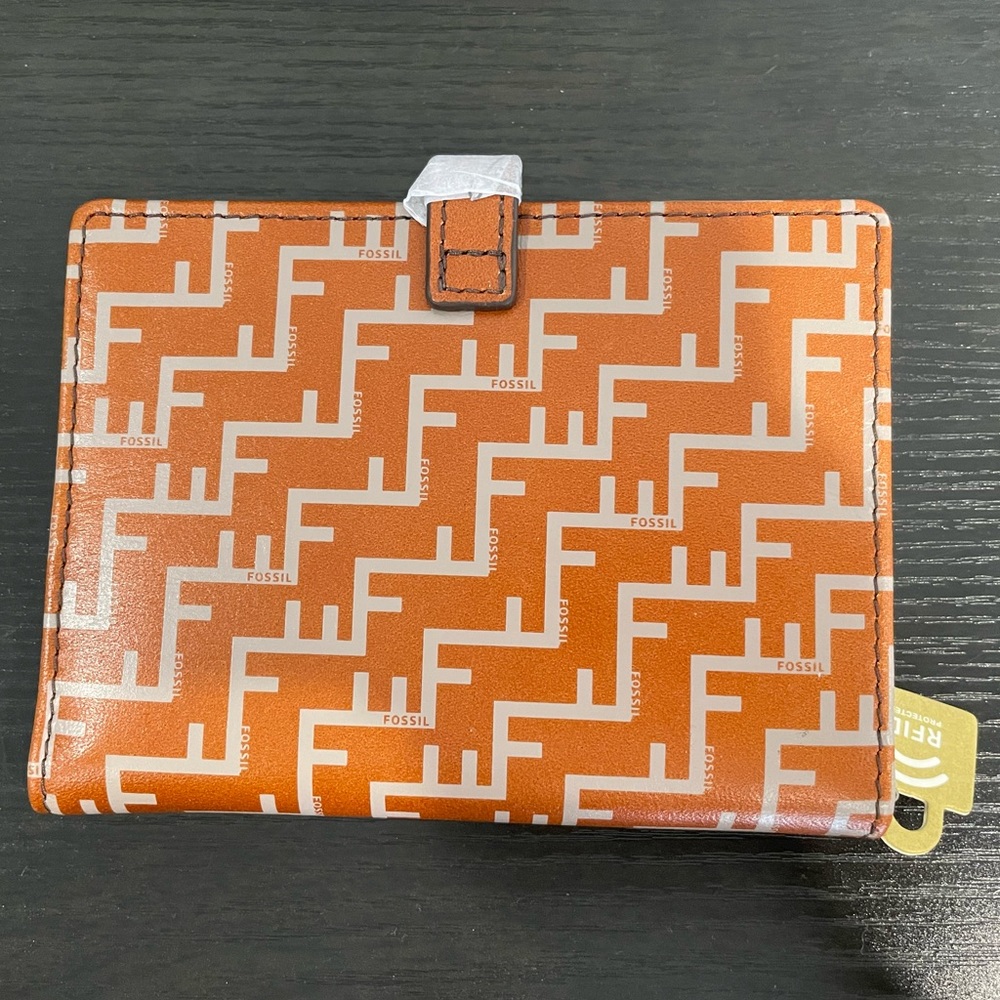 Fossil Mykel Passport Case - Picture 2 of 7